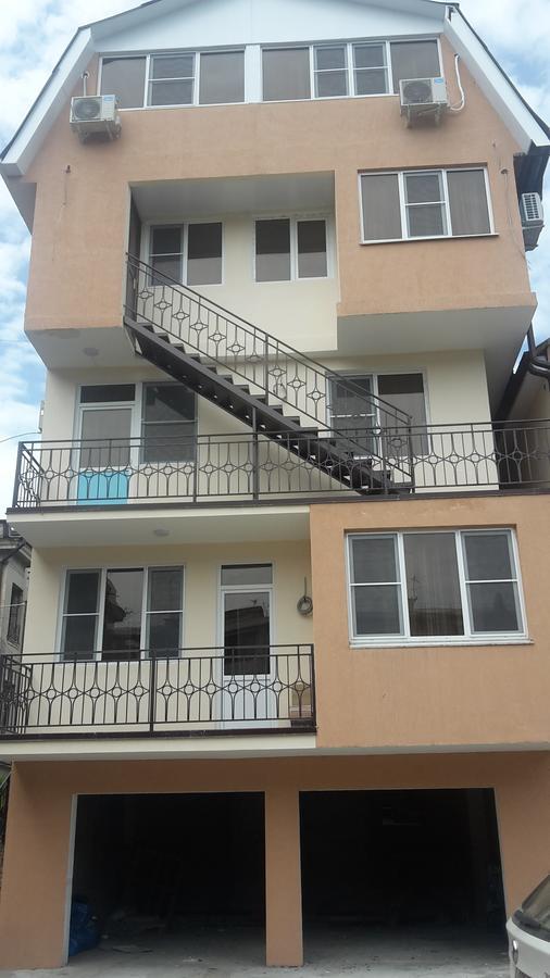 Mini Hotel Na Aiaaira Suhumi Exterior foto